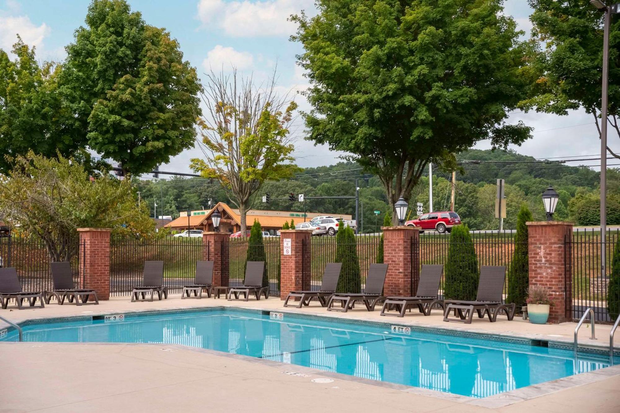Comfort Suites Outlet Center Asheville Dış mekan fotoğraf
